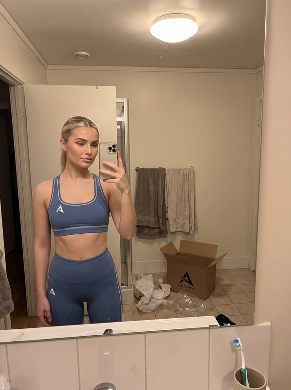 Emily, 23